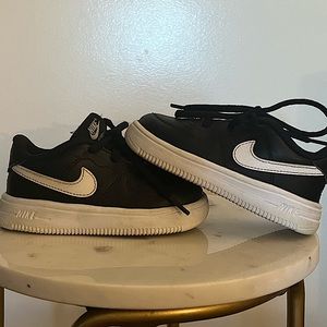 The Nike Force 1 '18 Infant/Toddler Shoe 7C
